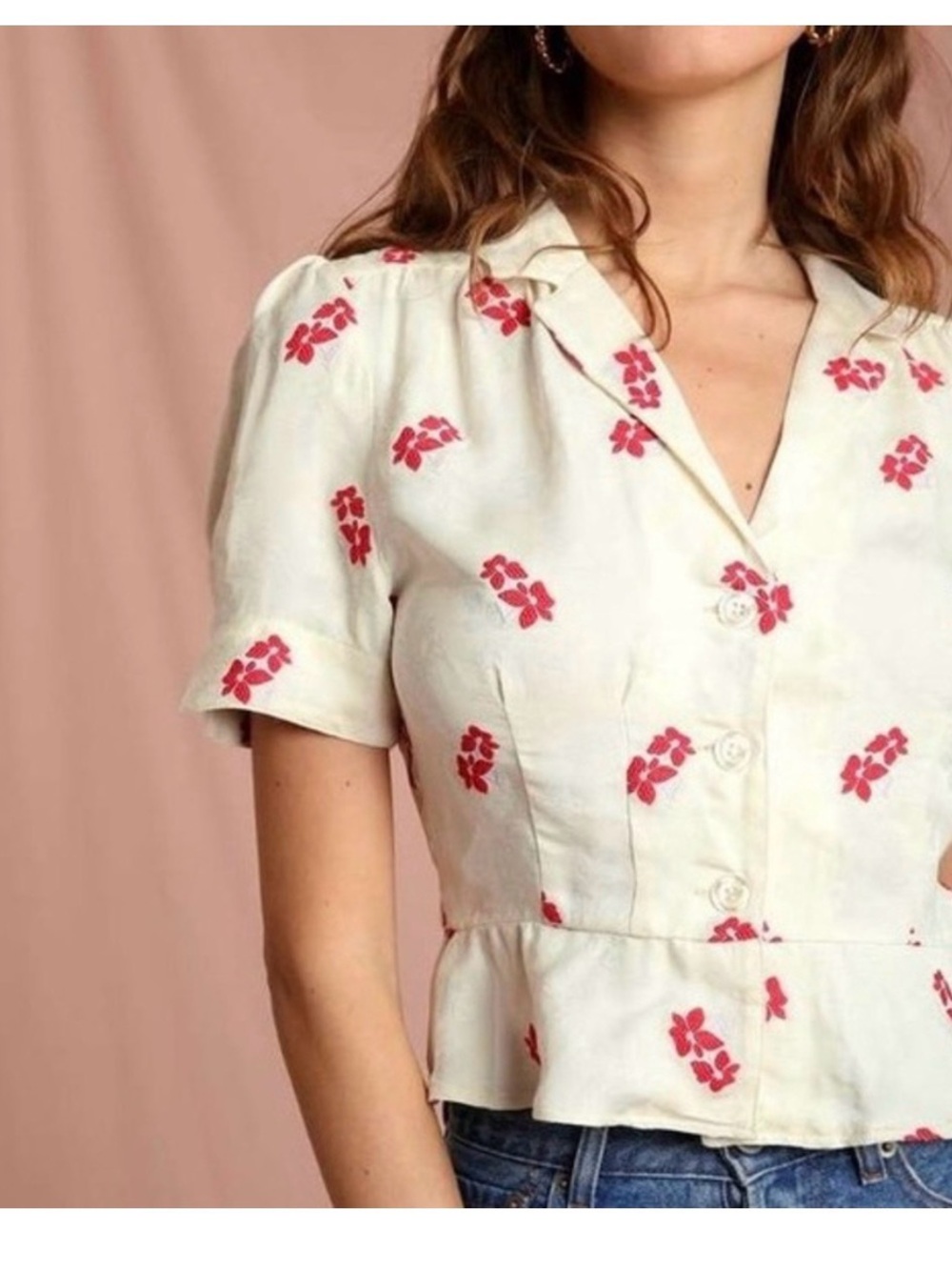 Rouje Anas Short Sleeve Blouse
White Jacquard Embroidery
Red Floral Button Top